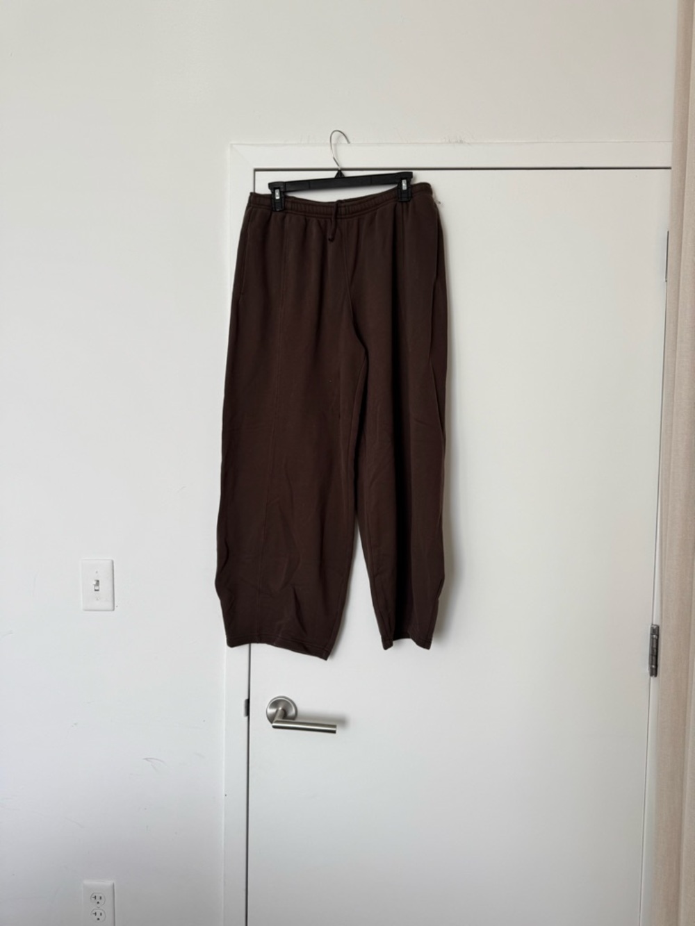 Vuori Brown Barrel Sweatpants - Picture 2 of 5